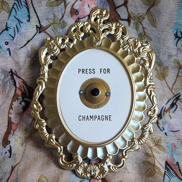 Press For Champagne Gold Tone Doorbell Party Humourous Metal Princess Wall Art - Picture 5 of 6